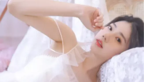 怀孕梅花鹿散步