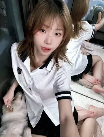 白嫩尤物