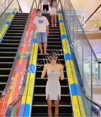 裙底
