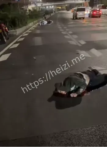 精神小伙摔到头部二人均当场死亡