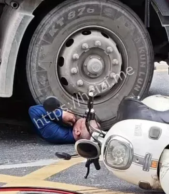 电动车抢道被碾死