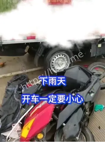 广西贵港皮卡车事故