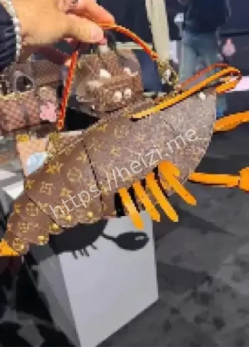 LV龙虾造型手袋