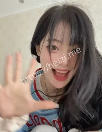 大灯翘臀眼睛妹