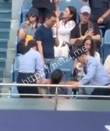 旗忠网球中心社死现场